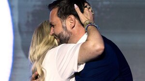 Τι συμβαίνει με τον Τζέι Ντι Βανς και τη χήρα του δολοφονημένου Τσάρλι Κερκ;