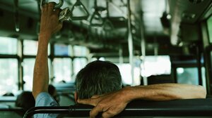 Υπερψηφίστηκε το νομοσχέδιο για τις Μεταφορές: Τι αλλάζει σε αστικές συγκοινωνίες, ταξί, ΚΤΕΟ, πρόστιμα και περιβαλλοντικούς ελέγχους