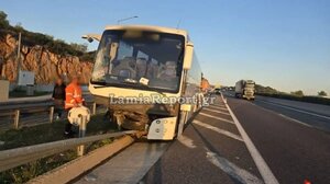 Λαμία: Λεωφορείο έπεσε στις μπάρες στην εθνική οδό - Τραυματίες 5 επιβάτες και ο οδηγός