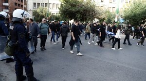 ΠΑΣΟΚ: Προσήχθη ο γραμματέας της ΠΑΣΠ Παντείου ενώ μετέφερε καρέκλες 