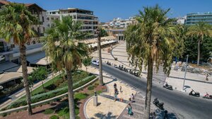 Όταν η ΑΝΘΡΩΠΙΑ σου κλείνει απρόσμενα ραντεβού στην πλατεία Ελευθερίας