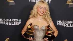 Η Σαμπρίνα Κάρπεντερ θα πρωταγωνιστήσει σε remake της ταινίας «Alice In Wonderland»