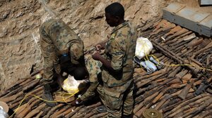 Νέες μάχες στο Σουδάν, παρά την προτροπή των ΗΠΑ να κηρυχτεί κατάπαυση του πυρός