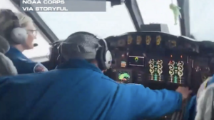 «Δεν θα παραπονεθώ ποτέ ξανά για τις αναταράξεις» - Βίντεο από το κόκπιτ αεροσκάφους μέσα στο «μάτι» του τυφώνα Μελίσσα 