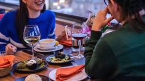 Εμμηνόπαυση: Τι είναι το σύνδρομο που «καίει» το στόμα; Οι επιστήμονες του Χάρβαρντ εξηγούν