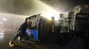 Με τοξική ουσία του Α' Παγκοσμίου Πολέμου ψέκασε τους διαδηλωτές στη Γεωργία η Αστυνομία