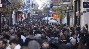 Εορταστικό ωράριο Πρωτοχρονιάς: Τι ισχύει για καταστήματα και σούπερ μάρκετ