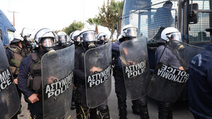 Έρχονται στην Κρήτη διμοιρίες από την Αθήνα για αγρότες και Crown Iris