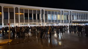 Ηράκλειο - Αγροτικές κινητοποιήσεις: Έφυγαν από την πίστα οι αγροτοκτηνοτρόφοι, μένουν όμως στο αεροδρόμιο - Τι γίνεται με τις πτήσεις