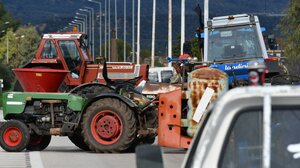 Κλιμακώνουν τις κινητοποιήσεις τους οι αγρότες της Κεντρικής Ελλάδας