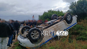 Επεισόδια και στα Χανιά: Οι αγρότες αναποδογύρισαν περιπολικό