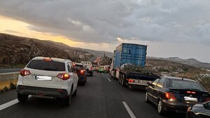 Ουρές χιλιομέτρων στον ΒΟΑΚ – Οδηγοί “κόλλησαν” στα Πεζά