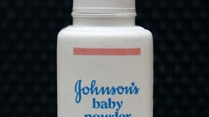 Johnson & Johnson: Αποζημίωση 40 εκατ. δολαρίων σε γυναίκες για το καρκινογόνο ταλκ