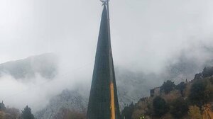 Διχάζει το χριστουγεννιάτικο δέντρο στο φαράγγι της Σαμαριάς