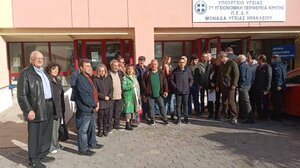 Νέα παράσταση διαμαρτυρίας στη ΔΥΠΕ για τα "εντέλλεσθε" σε γιατρούς και νοσηλευτές