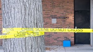 Επίθεση στο πανεπιστήμιο Μπράουν: Στη δημοσιότητα νέες φωτογραφίες του υπόπτου που παραμένει ασύλληπτος