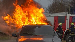 Σκαλάνι: σύλληψη δύο ανήλικων κοριτσιών για τη φωτιά στα τρία αυτοκίνητα