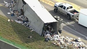 Ατύχημα για ημιφορτηγό που μετέφερε σκουπίδια