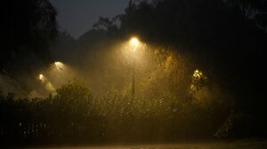 Κακοκαιρία Byron: Ποτάμια οι δρόμοι, 112 και κλειστά σχολεία στην Εύβοια