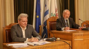 Οι άσπροι γάτοι, οι μαύροι και τα διλήμματα του Καλοκαιρινού! 