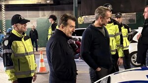 Επίσκεψη Μητσοτάκη σε μπλόκο της Τροχαίας στη Σταδίου