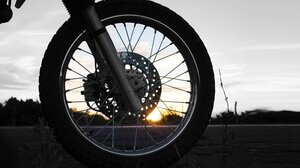 Τροχαίο Κοκκίνη: την τραυμάτισε, σκότωσε το σκυλί της και εγκατέλειψε το σημείο ο δικυκλιστής 