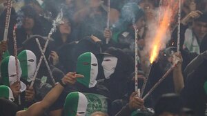 Χάος στον τελικό του Κυπέλλου Κολομβίας με άγρια επεισόδια οπαδών εντός αγωνιστικού χώρου