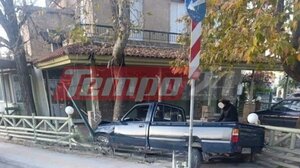 Απίστευτο τροχαίο στην Πάτρα: Αγροτικό εξετράπη και ο οδηγός στην προσπάθειά του να βγει έπεσε σε τρύπα!