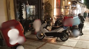 "Ο πεζόδρομος δεν έχει στολισμό και μετατράπηκε σε πάρκινγκ"