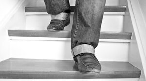 Έπεσε από τη σκάλα του σπιτιού του και τραυματίστηκε στη μέση