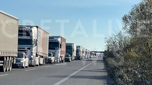 Άνοιξαν το ρεύμα προς Θεσσαλονίκη οι αγρότες του μπλόκου στα διόδια των Μαλγάρων