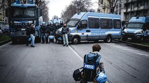 Επεισόδια και τραυματίες σε διαδήλωση μελών ακροαριστερού «κοινωνικού κέντρου» στο Τορίνο