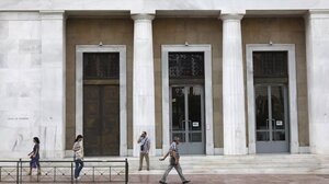 ΤτΕ: «Άνοιξε η ψαλίδα» επιτοκίων νέων καταθέσεων και δανείων