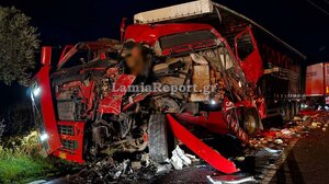 Αμφίκλεια: δύο νταλίκες και ένα ΙΧ έγιναν άμορφη μάζα σιδερικών