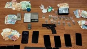 Πώς δρούσε το κύκλωμα που διακινούσε κάνναβη και κοκαΐνη σε σχολεία και γήπεδα με «βαποράκια» μαθητές