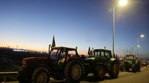 Αποχωρούν τα τρακτέρ από την εθνική οδό Αθηνών- Λαμίας -Τι αποφάσισαν οι αγρότες 