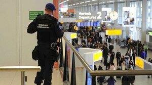 Εκατοντάδες ακυρώσεις πτήσεων αναμένονται στο Άμστερνταμ εξαιτίας χιονιού και παγετού