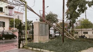 Πτώση δέντρου στα Χανιά από τους θυελλώδεις ανέμους