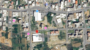 Καθαρίζουν τον εξωτερικό χώρο στο Κλειστό Γυμναστήριο Περιβολίων