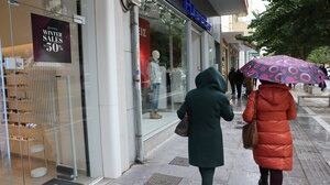 Πέφτει η αυλαία για τις χειμερινές εκπτώσεις