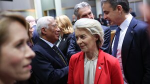 Η ΕΕ αντιμετωπίζει τη «νέα πραγματικότητα» της διατλαντικής σχέσης στο άτυπο δείπνο των 27 στις Βρυξέλλες