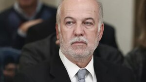 Ο Φλωρίδης απαντά στην Καρυστιανού: Στις δίκες δεν προβλέπονται ειδικές θέσεις για υποψήφιους αρχηγούς κομμάτων