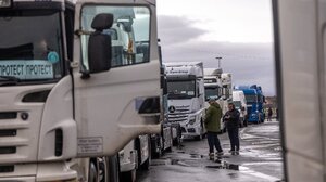 Σερβία: Μπλόκα με φορτηγά στα σύνορα τεσσάρων χωρών των Δ. Βαλκανίων