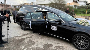 Ηράκλειο: Γαμπρός πήγε στην εκκλησία με … νεκροφόρα!