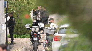 «Mην με σκοτώνεις άλλο, πέθανα»: Τα τελευταία λόγια του 80χρονου που τον μαχαίρωσε μέχρι θανάτου ο γιος του