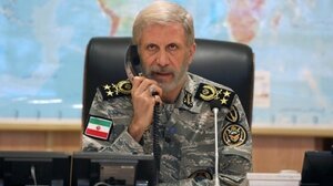 Ιράν: Απέναντι στις απειλές των ΗΠΑ, ο αρχηγός του στρστού δηλώνει έτοιμος για "συντριπτική απάντηση"