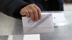 Δημοσκόπηση: Η Καρυστιανού «κερδίζει» Τσίπρα και Σαμαρά