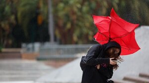 «Αγριεύει» ο καιρός: Τσικνοπέμπτη με ισχυρές βροχές, καταιγίδες και θυελλώδεις άνεμους - Στο «κόκκινο» και η Κρήτη