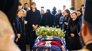 Σε στενό οικογενειακό κύκλο η ταφή της πριγκίπισσας Ειρήνης στο Τατόι