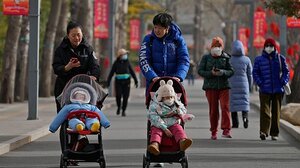 Ο πληθυσμός της Κίνας μειώνεται για τέταρτη χρονιά στη σειρά, σε ιστορικά χαμηλά